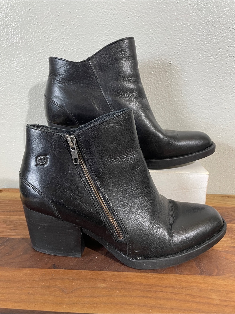 Born Black Leather Ankle Booties Side Zip Block Heel Sz 8 Western Moto Shoes